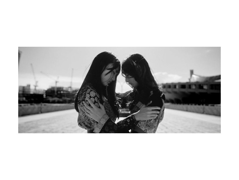 乃木坂46賀喜遥香＆遠藤さくら「マグカップとシンク」MVより（提供写真）