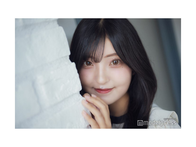 モデルプレスのインタビューに応じた水越侑季さん（C）モデルプレス