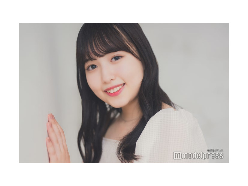 モデルプレスのインタビューに応じた辻村麻琴さん（C）モデルプレス