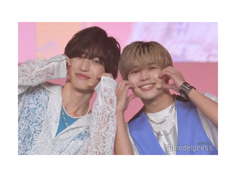 キュートな“みちながハート”で沸かせた道枝駿佑＆長尾謙杜（C）モデルプレス