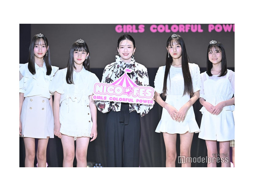 （左から）上妻美咲、松尾そのま、永野芽郁、十文字陽菜、梨里花（C）モデルプレス