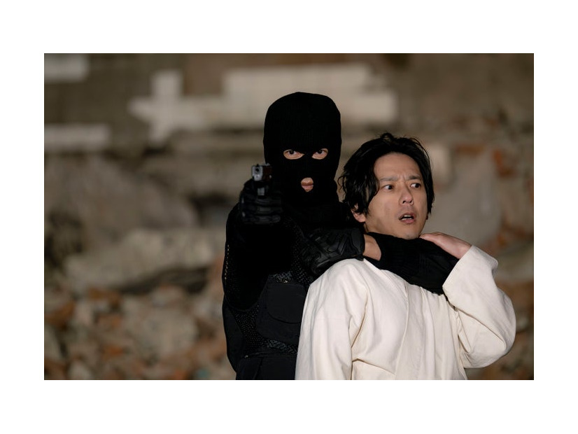 堺雅人、二宮和也「VIVANT」第7話より（C）TBS