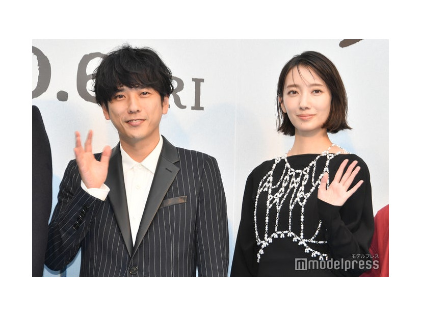 「可愛い！」の声に大満足の二宮和也、波瑠（C）モデルプレス