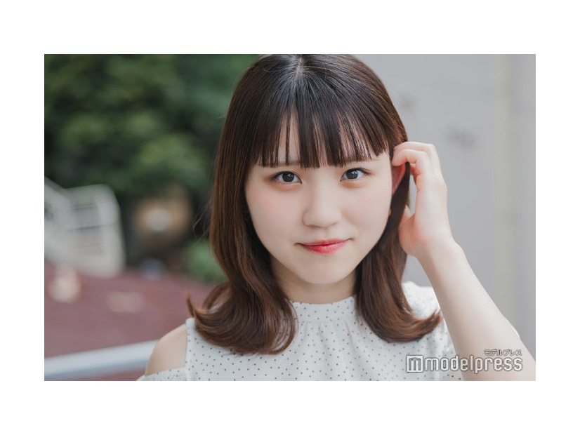 モデルプレスのインタビューに応じた迎侑奈さん（C）モデルプレス