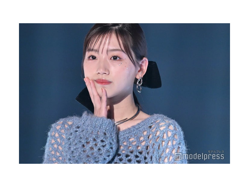 日向坂46佐々木美玲、目元ラインストーン×きらびやか衣装で圧倒的存在感＜TGC2023A／W＞