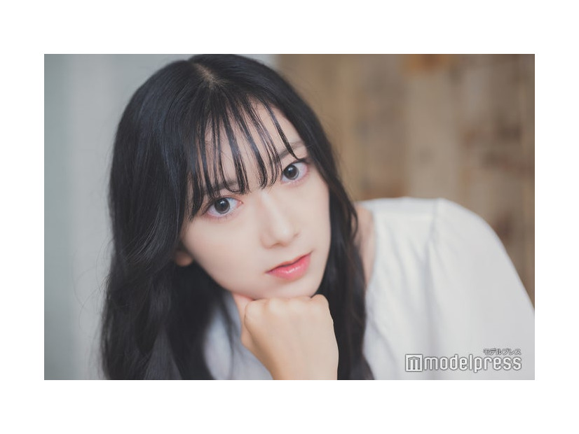モデルプレスのインタビューに応じた榊原愛佳さん（C）モデルプレス