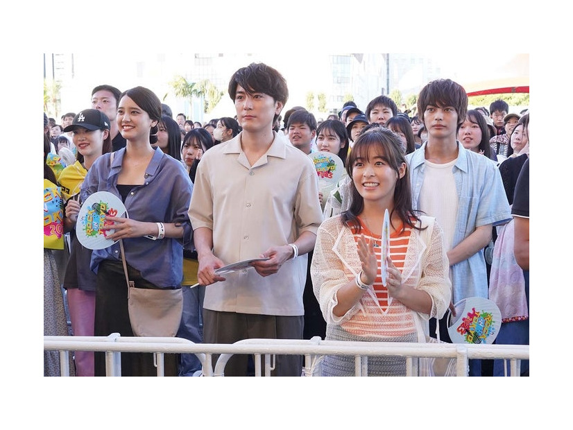（左から）山崎紘菜、間宮祥太朗、森七菜、神尾楓珠（C）フジテレビ
