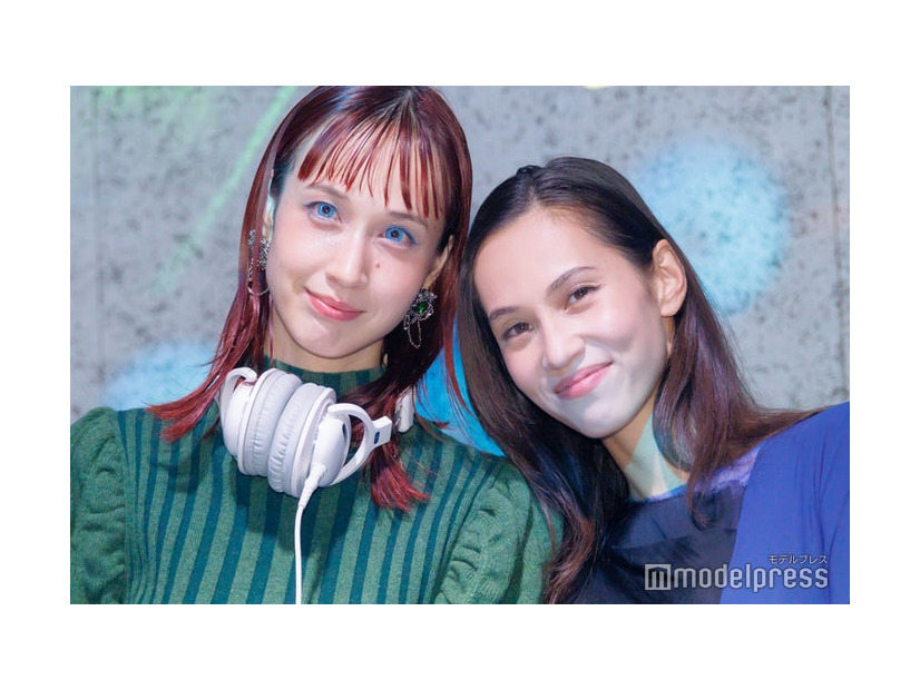ローンチ記念イベントに出席した水原佑果、水原希子（C）モデルプレス