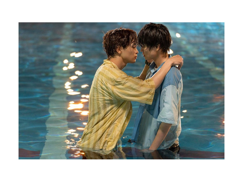 草川拓弥、西垣匠「みなと商事コインランドリー2」第11話より（C）缶爪さわ・椿ゆず／KADOKAWA／「みなと商事コインランドリー2」製作委員会
