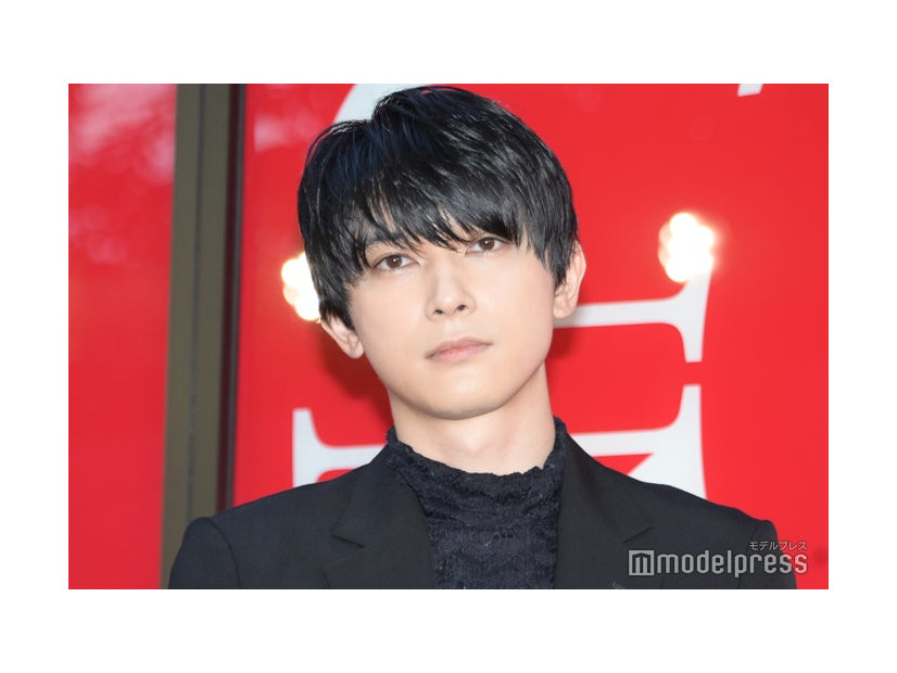 「カルティエ」オープニングレセプションに登場した吉沢亮（C）モデルプレス