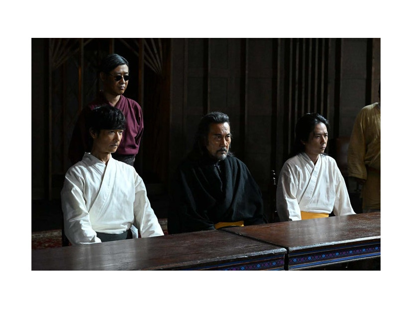 堺雅人、役所広司、二宮和也「VIVANT」最終話より（C）TBS