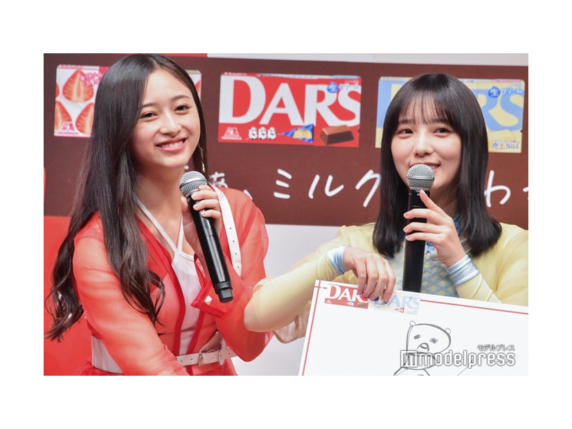 新CM発表会に出席した井上和、与田祐希（C）モデルプレス