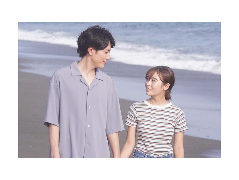 間宮祥太朗、森七菜「真夏のシンデレラ」最終話より（C）フジテレビ