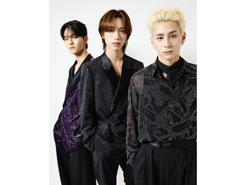 田島将吾、池崎理人、西洸人「エンポリオ アルマーニ24春夏ウィメンズコレクションショー」より（提供写真）