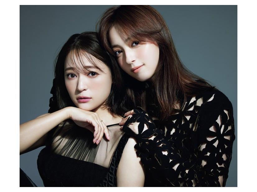 chay、佐々木希（画像提供：小学館）