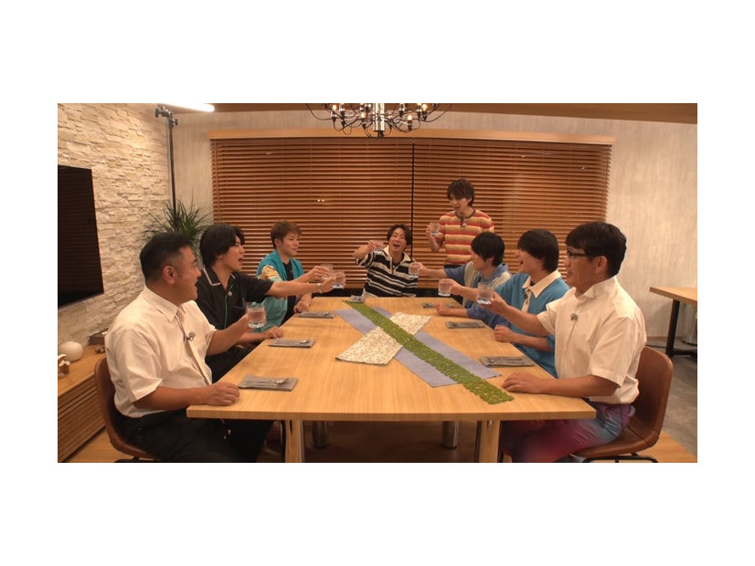 （左から）山崎弘也、藤井流星、岸優太、相葉雅紀、佐藤勝利、風間俊介、浮所飛貴、飯尾和樹（C）フジテレビ