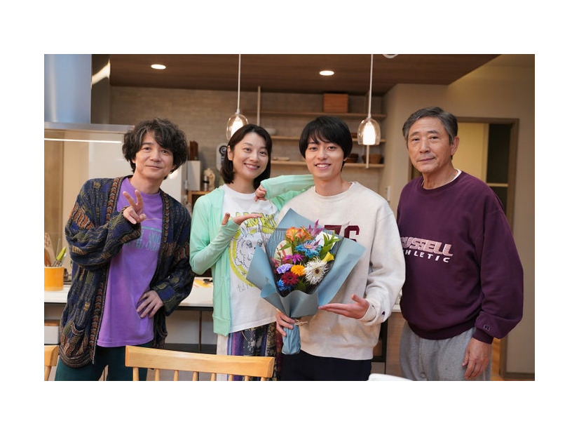 （左から）吉岡秀隆、小池栄子、作間龍斗、小林薫（C）日本テレビ