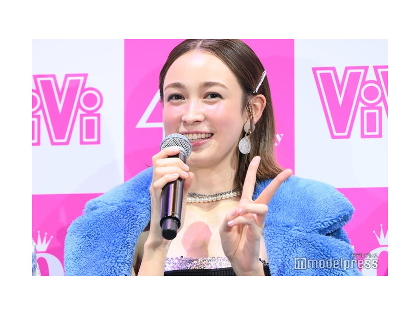 囲み取材に応じた藤井サチ（C）モデルプレス