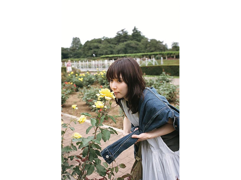 松岡茉優／撮影：仲野太賀（C）扶桑社