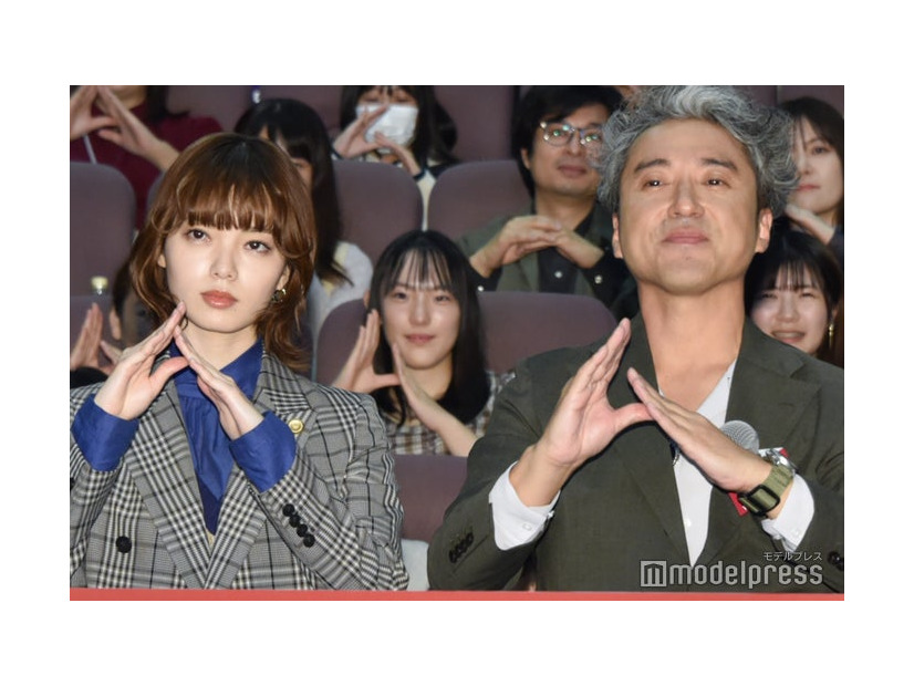 舞台挨拶に出席した平手友梨奈、ムロツヨシ（C）モデルプレス