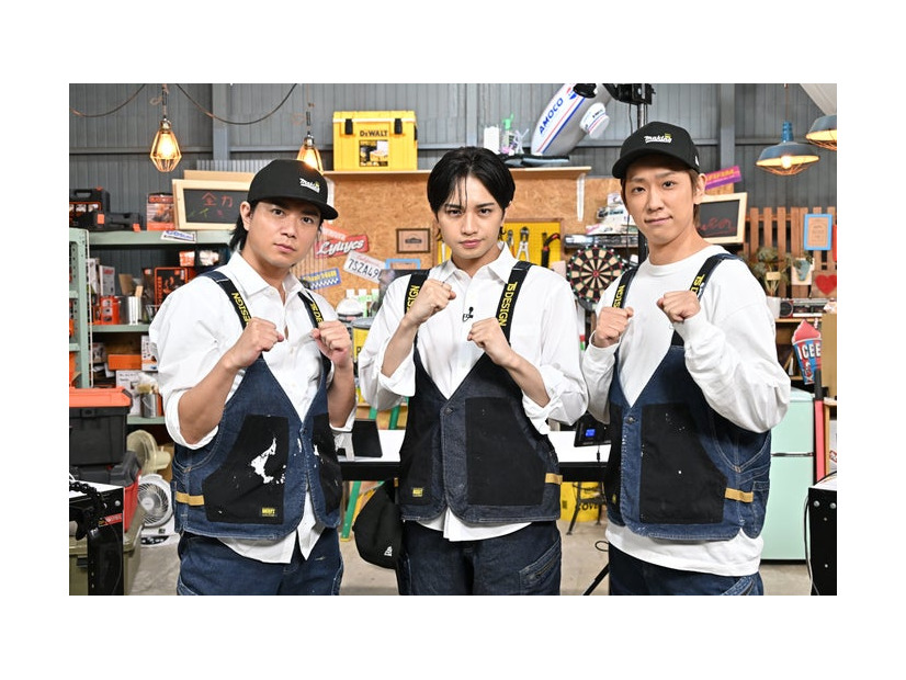 加藤シゲアキ、中島健人、小山慶一郎（C）TBS