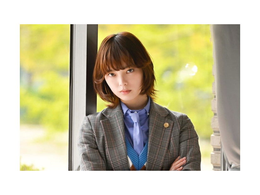 平手友梨奈「うちの弁護士は手がかかる」第2話より（C）フジテレビ
