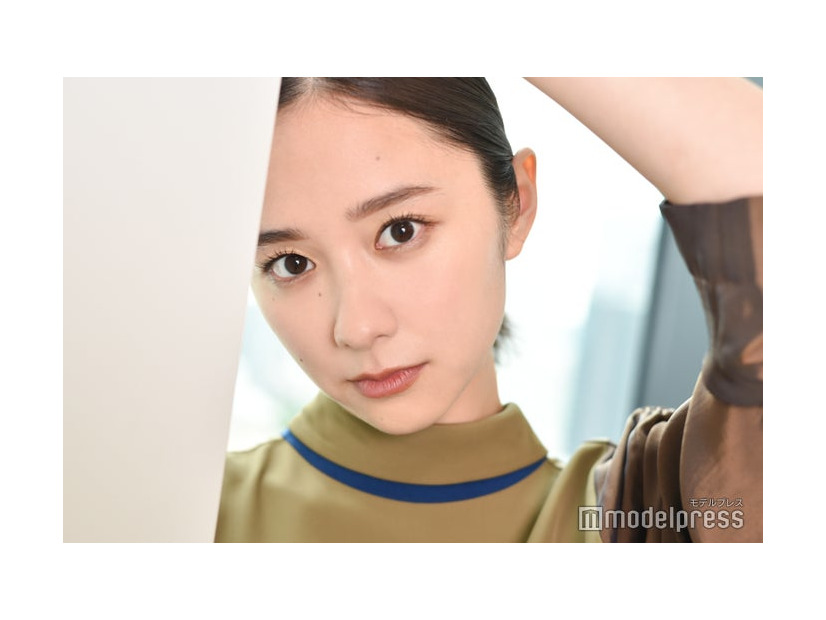 モデルプレスのインタビューに応じた堀田真由（C）モデルプレス