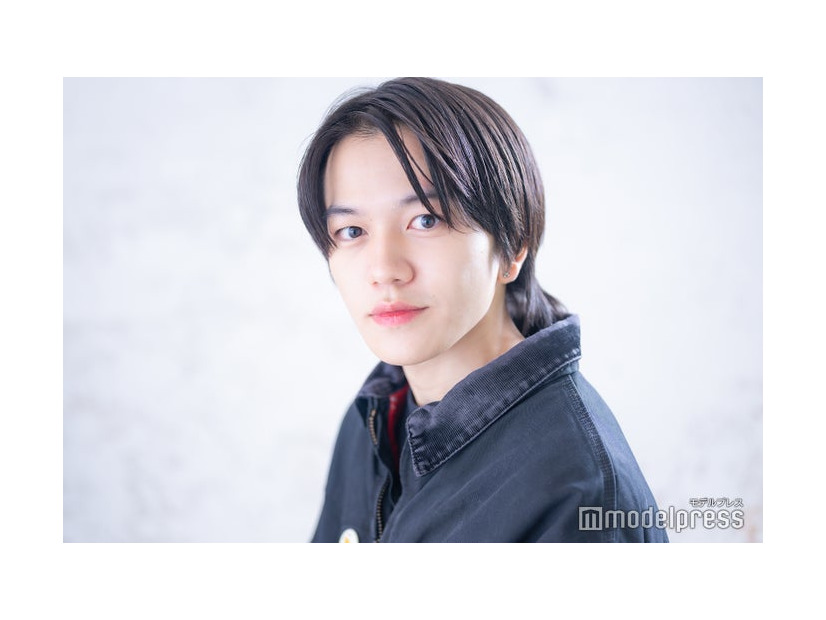 モデルプレスのインタビューに応じた菅原懐生さん（C）モデルプレス