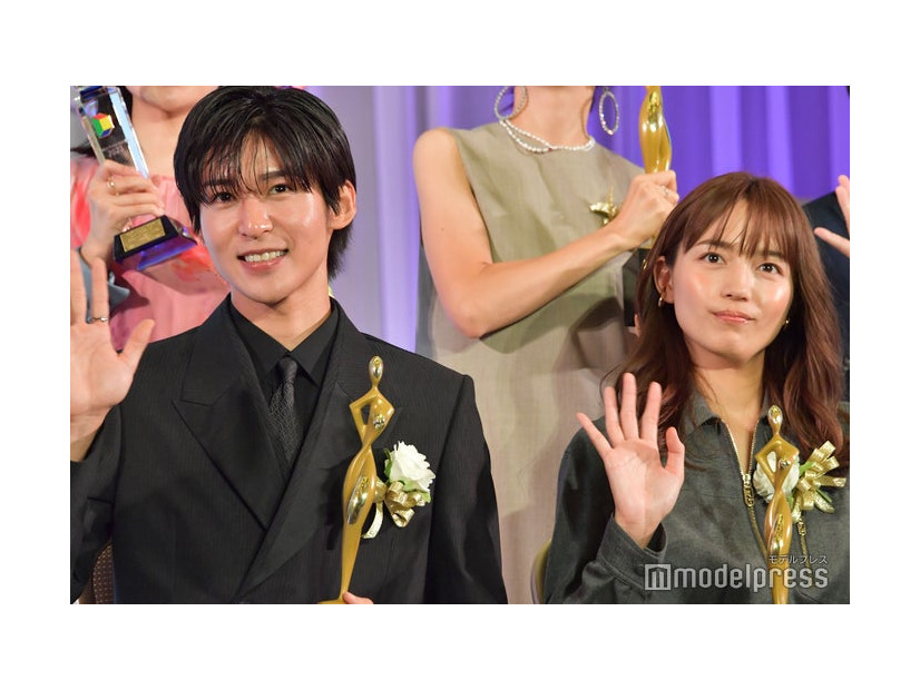 目黒蓮、川口春奈（C）モデルプレス