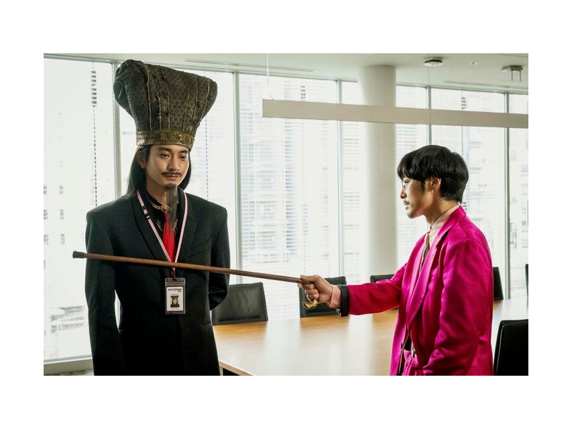 向井理、和田聰宏「パリピ孔明」第5話より（C）フジテレビ