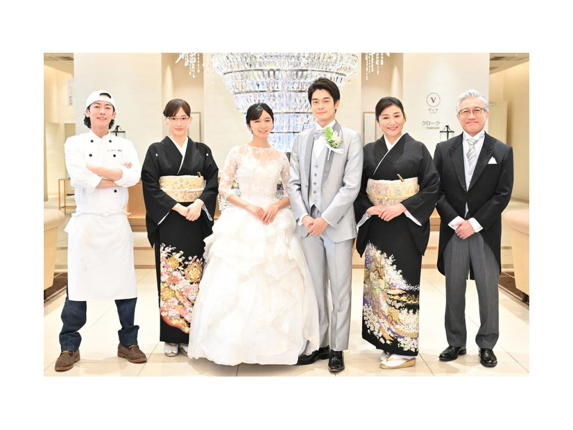 （左から）佐藤健、綾瀬はるか、上白石萌歌、井之脇海、松下由樹、遠山俊也（C）TBS