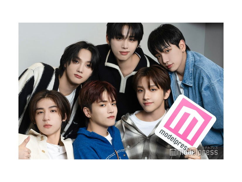 BOYNEXTDOOR／（上段左から）SUNGHO、TAESAN、JAEHYUN（下段左から）LEEHAN、RIWOO、WOONHAK（C）モデルプレス