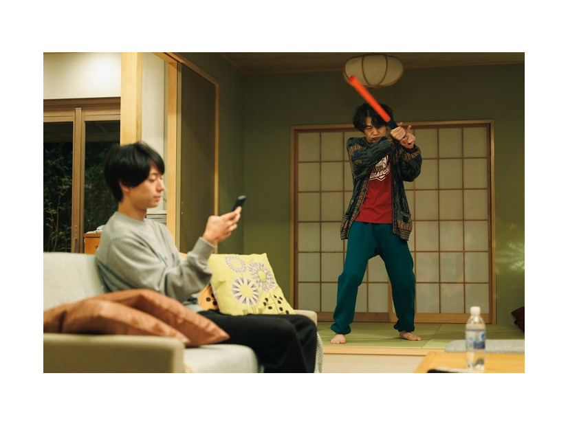 作間龍斗、吉岡秀隆「コタツがない家」第3話より（C）日本テレビ