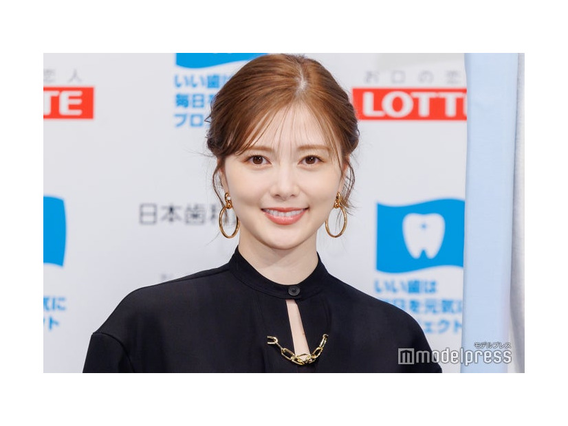 「ベストスマイル・オブ・ザ・イヤー2023」を授賞した白石麻衣（C）モデルプレス