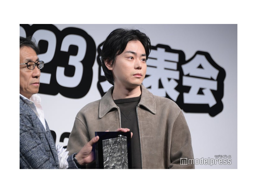 「第40回ベストジーニスト2023」授賞式に登壇した菅田将暉（C）モデルプレス
