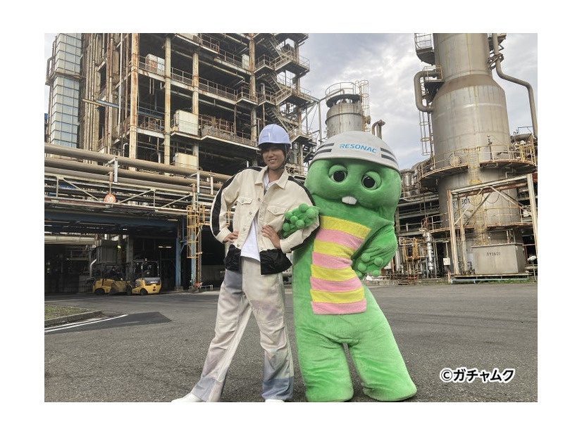 阿部亮平、ガチャピン（C）フジテレビ