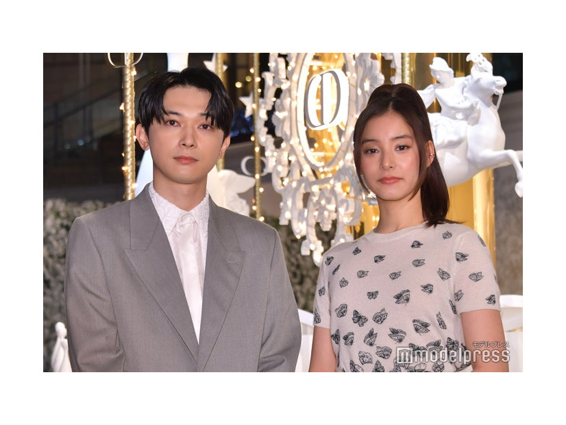吉沢亮、新木優子（C）モデルプレス