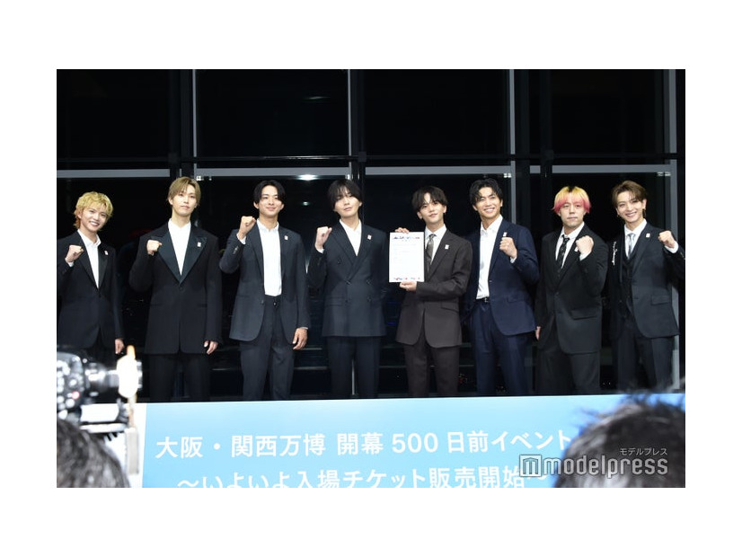 2025年日本国際博覧会（大阪・関西万博）開幕500日前イベント」に登壇したFANTASTICS（C）モデルプレス