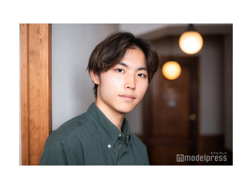 モデルプレスのインタビューに応じた古瀧颯さん（C）モデルプレス