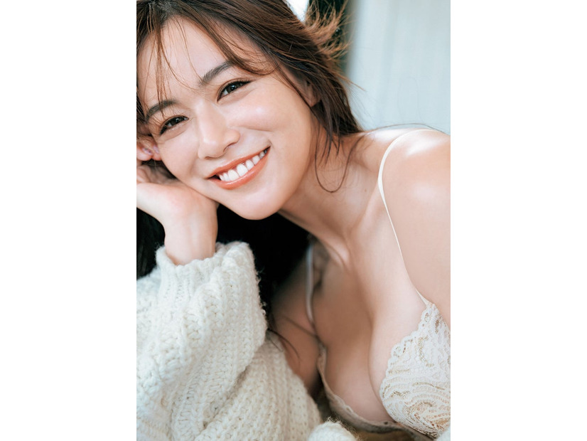 石井里奈（C）前康輔／集英社