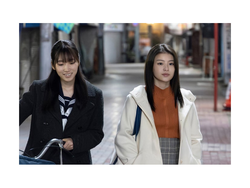 片岡凜、出口夏希（C）フジテレビ