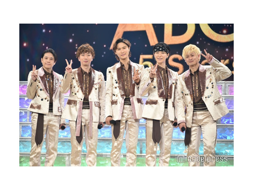 A.B.C-Z（左から）五関晃一、河合郁人、橋本良亮、戸塚祥太、塚田僚一（C）モデルプレス