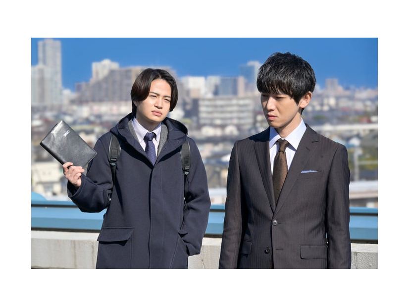 菊池風磨、本郷奏多『ゼイチョー ～「払えない」にはワケがある～』第9話より（C）日本テレビ