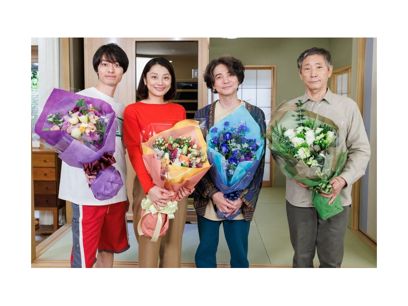 （左から）作間龍斗、小池栄子、吉岡秀隆、小林薫（C）日本テレビ