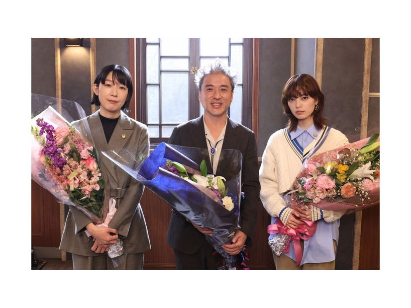 （左から）江口のりこ、ムロツヨシ、平手友梨奈（C）フジテレビ