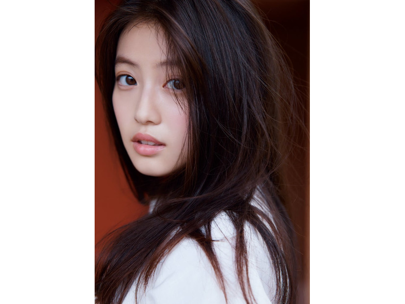 撮影＝三宮幹史／今田美桜写真集 「ラストショット」（講談社）より