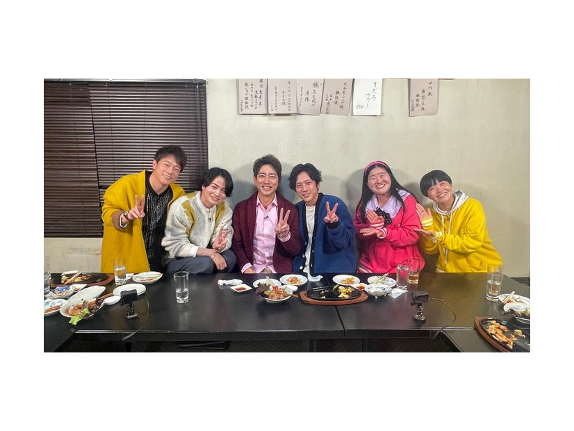（左から）陣内智則、菊池風磨、小泉孝太郎、二宮和也、ガンバレルーヤ（よしこ、まひる）（C）日本テレビ