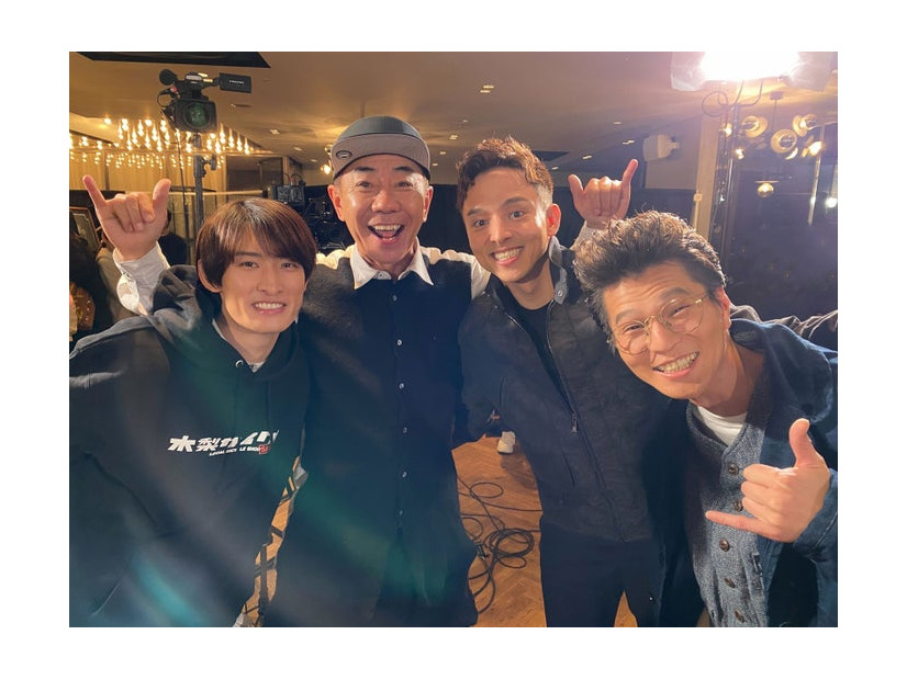 向井康二、木梨憲武、満島真之介、芝大輔（C）カンテレ