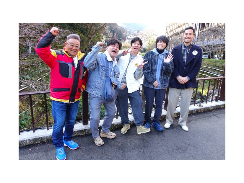 （左から）伊達みきお、富澤たけし、田中圭、林遣都、吉田麻也（C）テレビ朝日