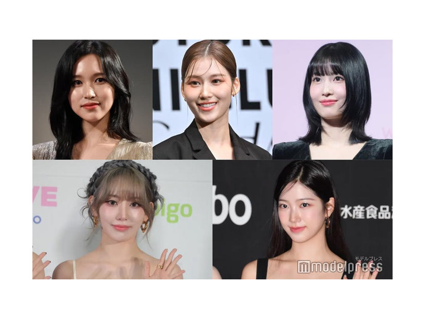 （左から時計回りに）ミナ、サナ、モモ、KAZUHA、SAKURA（C）モデルプレス